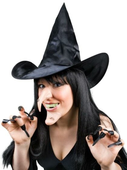 Witch set, hat, fingers, nose, chin